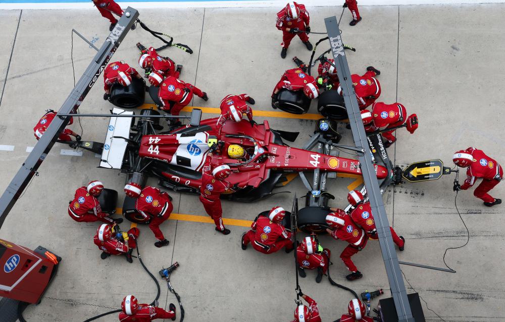 阿莫林:曼联不会放走B费!贝林厄姆:希望未来10-15年都献给皇马.